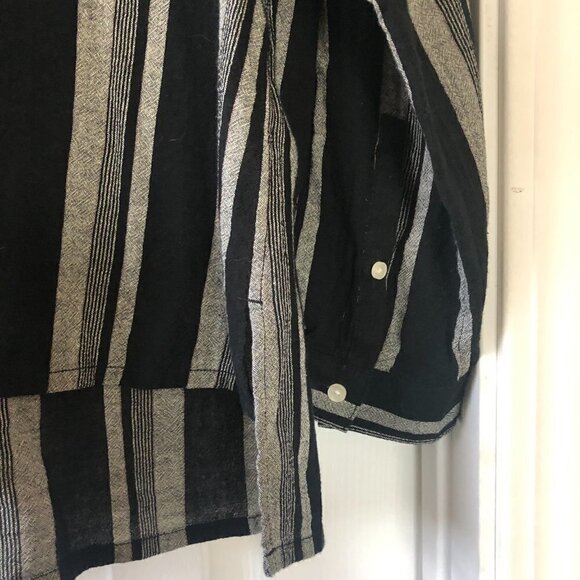 Birds of Paradise by Trovata Striped Gray Black Flowy Blouse size S - Picture 4 of 7